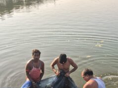 सेवा- संकल्प- अभियान : मत्स्य पालन से संवरी गांधीराम की ज़िंदगी, 0.20 हेक्टेयर के तालाब से सालाना 100 क्विंटल उत्पादन, 8 लाख तक मुनाफा…..