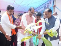 ‘एक पेड़ माँ के नाम’ अभियान से प्रकृति संरक्षण और मातृ सम्मान का संदेश, केंद्रीय मंत्री शिवराज सिंह चौहान एवं मुख्यमंत्री विष्णु देव साय ने सक्ती के जेठा में किया पौधरोपण….