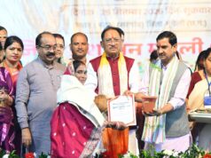 आंगन मिलन सेवा से उत्सव स्थल बने आंगनबाड़ी केंद्र, पहले दिन 97 हजार से अधिक लोगों की सहभागिता, प्रदेश में 2,262 स्थानों पर हुए 12,698 आयोजन; मुख्यमंत्री विष्णु देव साय मुंगेली के मदकू में कार्यक्रम में हुए शामिल…..
